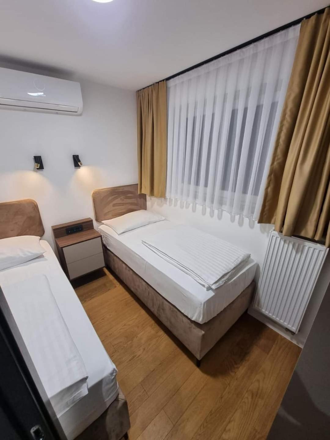 Osijek Luxury Center - Self Check In, Free Private Parking, Ulica Ivana Gundulica 82 Apartamento Exterior foto