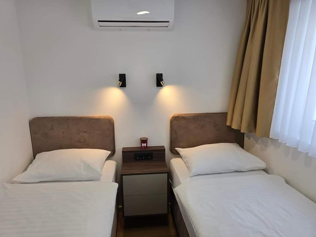 Osijek Luxury Center - Self Check In, Free Private Parking, Ulica Ivana Gundulica 82 Apartamento Exterior foto
