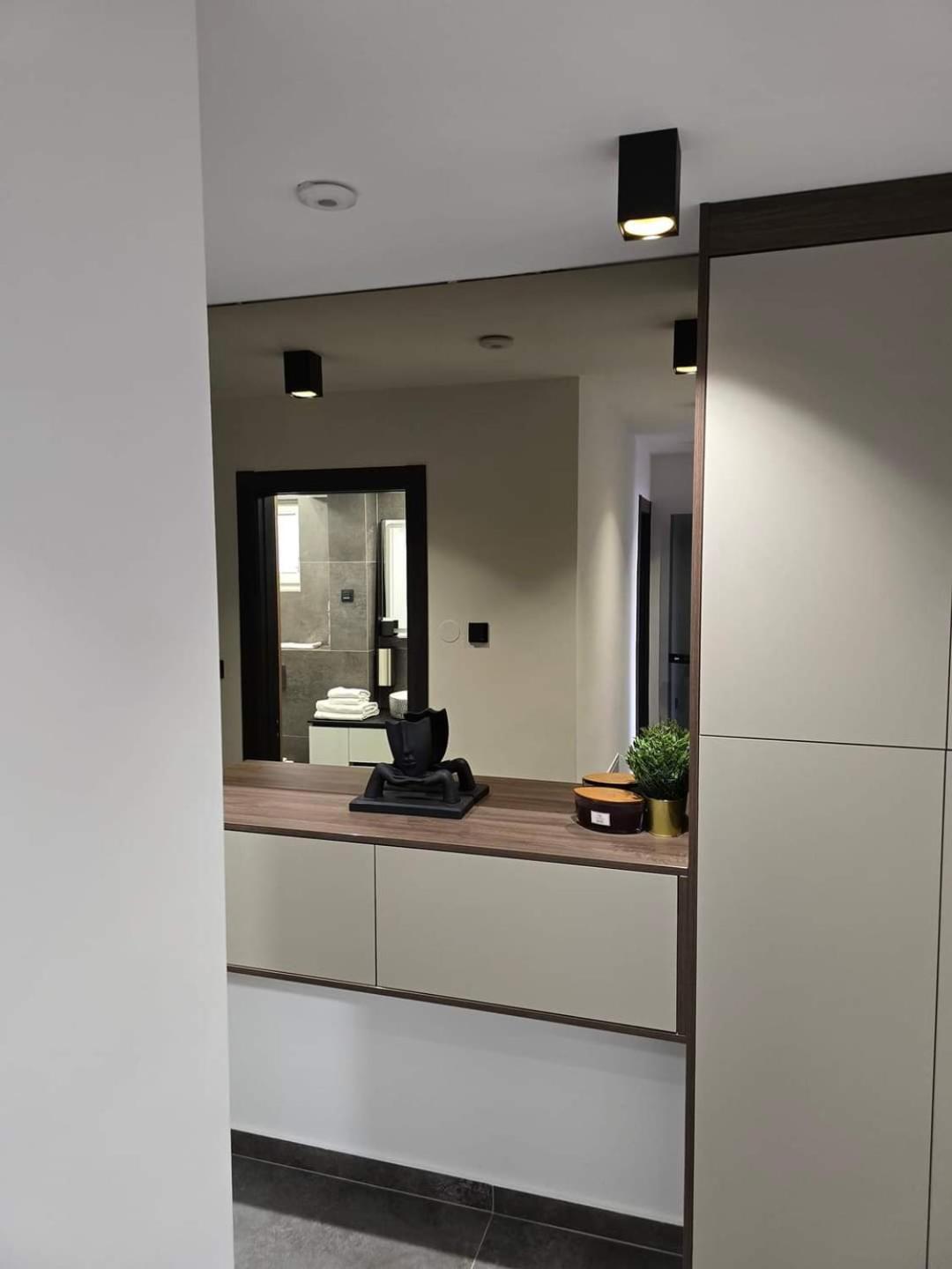 Osijek Luxury Center - Self Check In, Free Private Parking, Ulica Ivana Gundulica 82 Apartamento Exterior foto