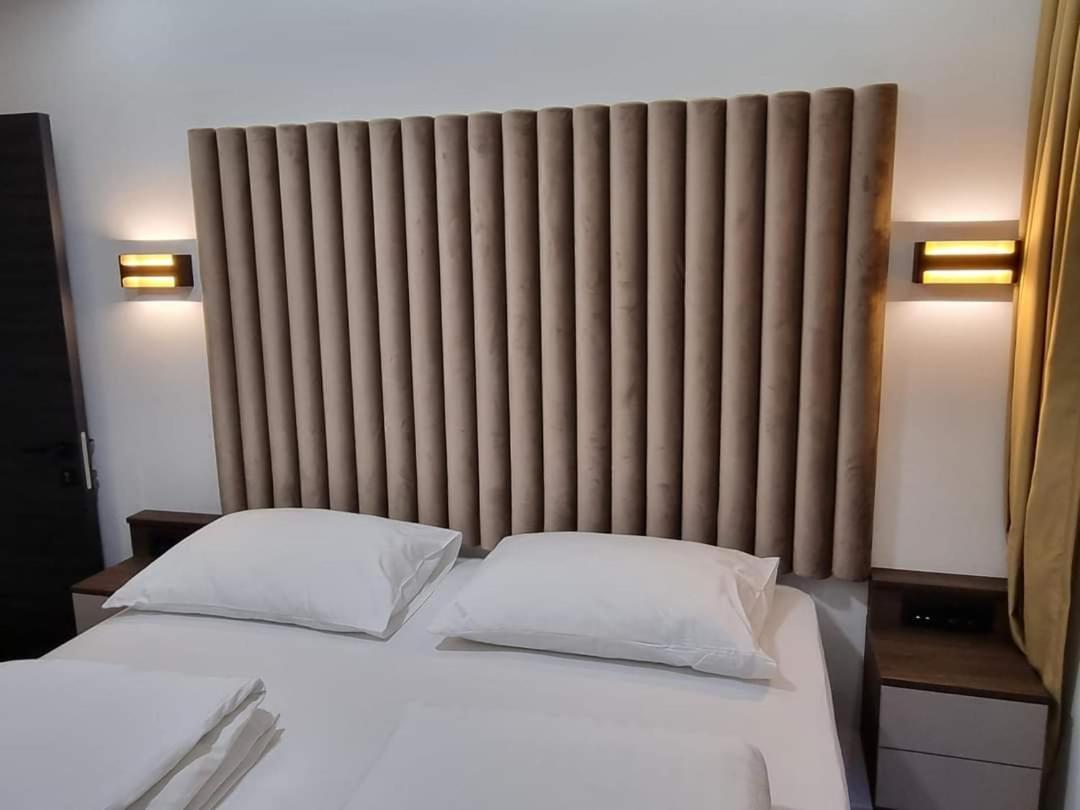 Osijek Luxury Center - Self Check In, Free Private Parking, Ulica Ivana Gundulica 82 Apartamento Exterior foto