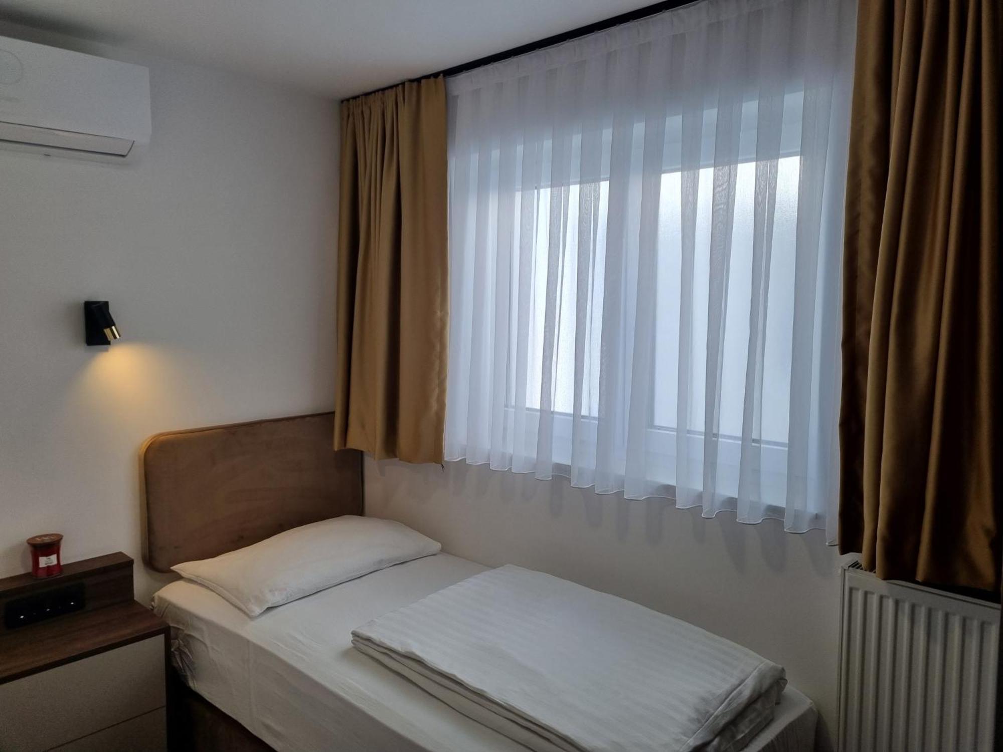 Osijek Luxury Center - Self Check In, Free Private Parking, Ulica Ivana Gundulica 82 Apartamento Exterior foto