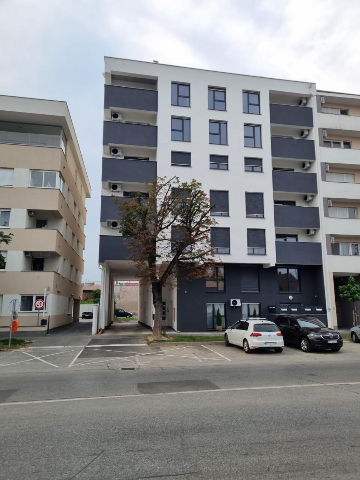 Osijek Luxury Center - Self Check In, Free Private Parking, Ulica Ivana Gundulica 82 Apartamento Exterior foto