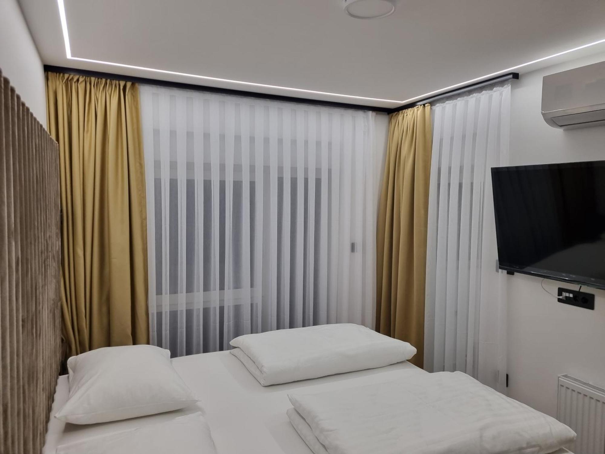 Osijek Luxury Center - Self Check In, Free Private Parking, Ulica Ivana Gundulica 82 Apartamento Exterior foto