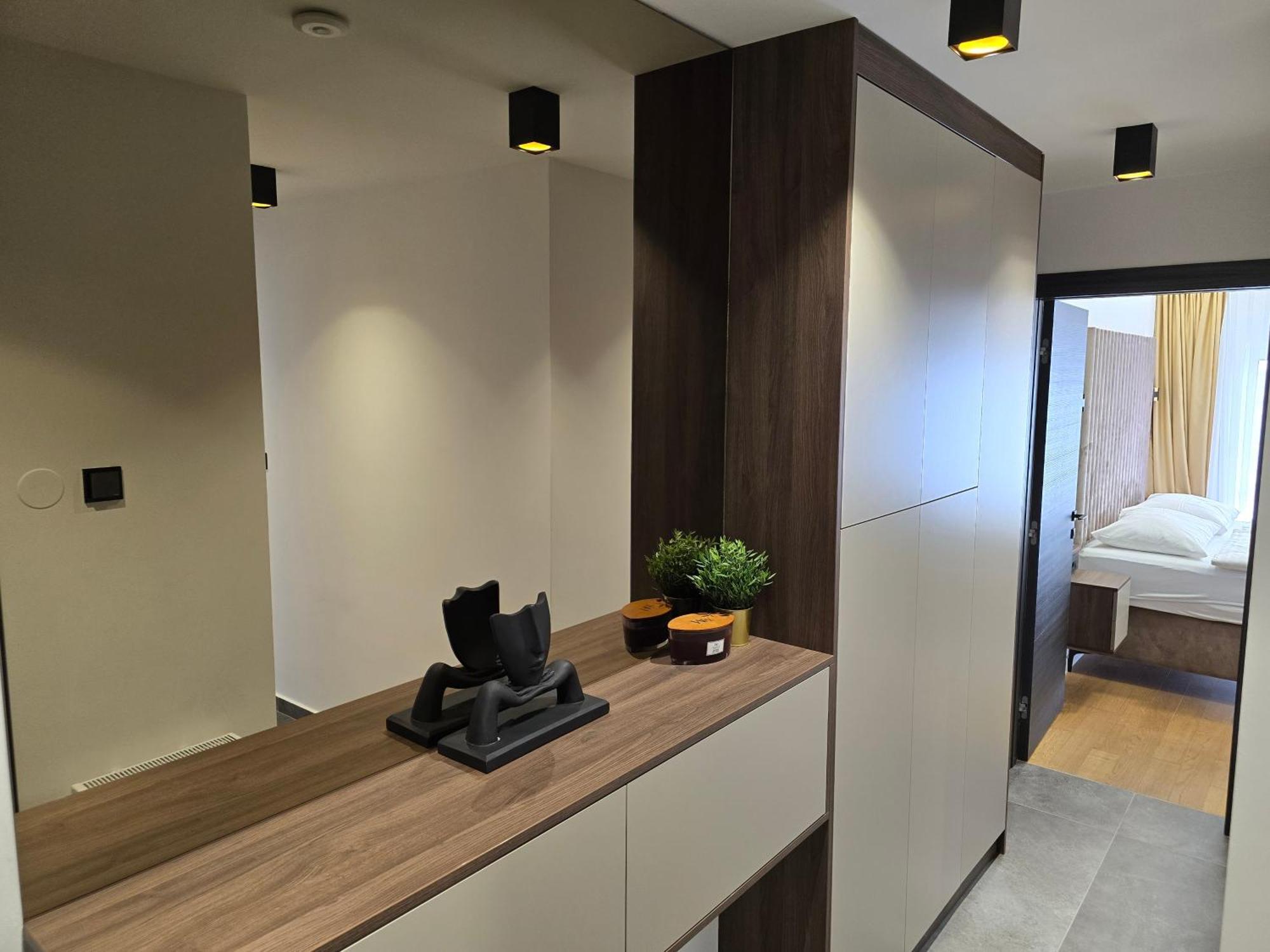 Osijek Luxury Center - Self Check In, Free Private Parking, Ulica Ivana Gundulica 82 Apartamento Exterior foto