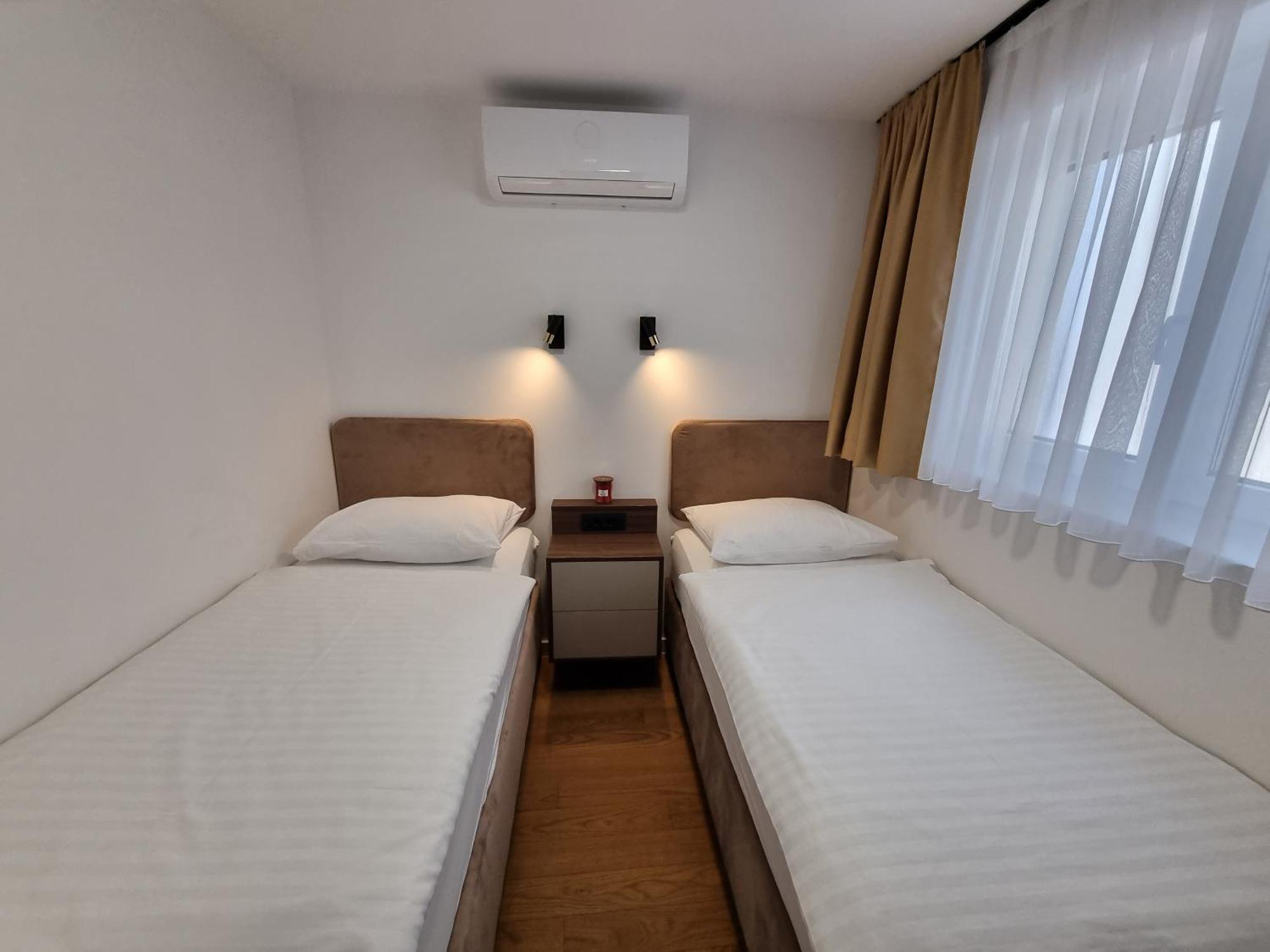 Osijek Luxury Center - Self Check In, Free Private Parking, Ulica Ivana Gundulica 82 Apartamento Exterior foto