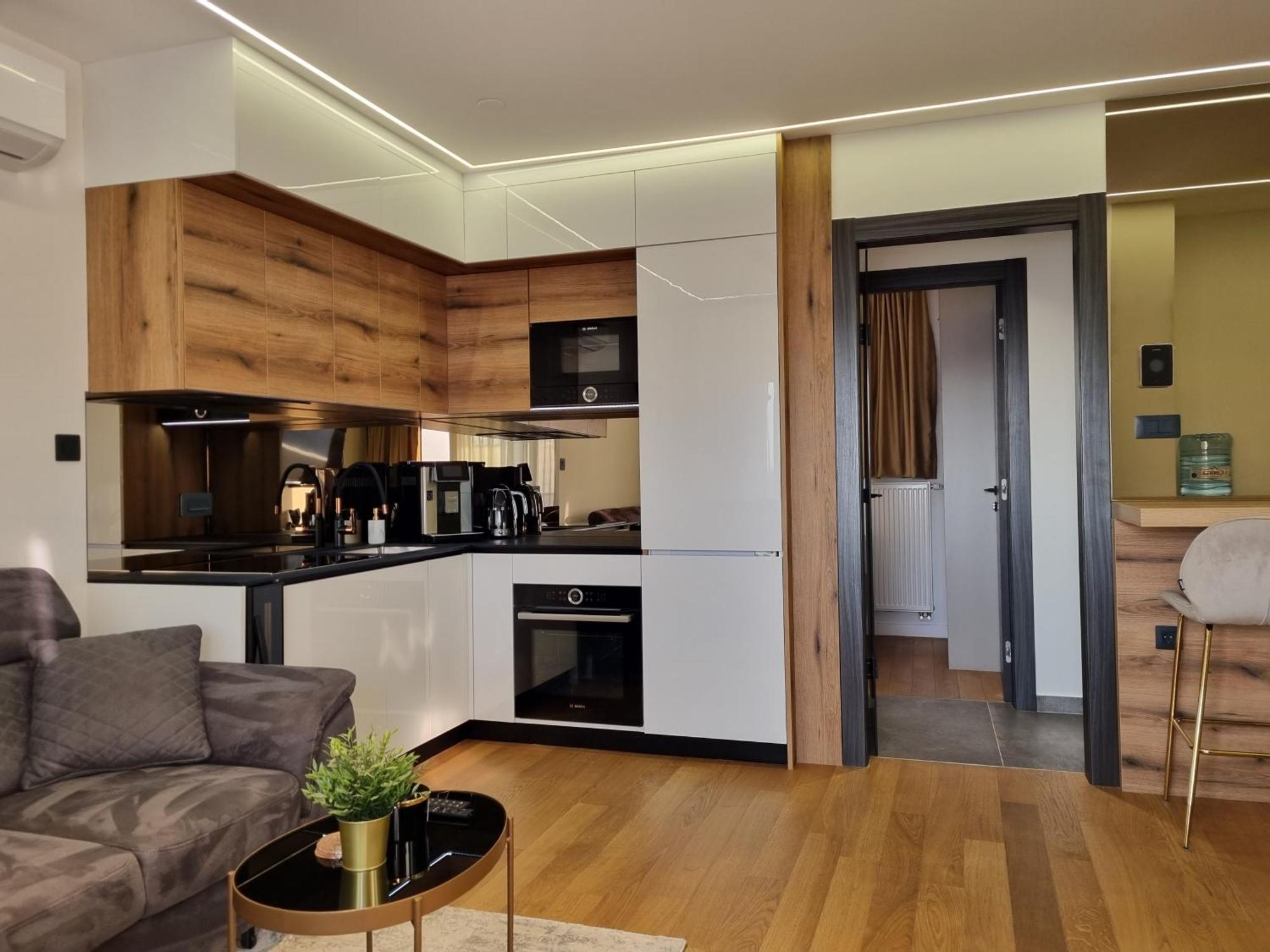 Osijek Luxury Center - Self Check In, Free Private Parking, Ulica Ivana Gundulica 82 Apartamento Exterior foto
